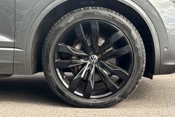 VOLKSWAGEN Touareg Photo 5