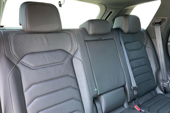 VOLKSWAGEN Touareg Photo 9