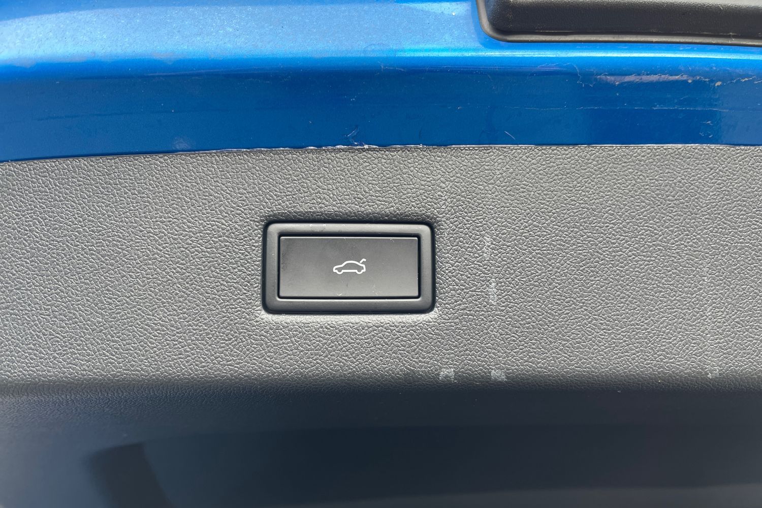 Ford EXPLORER Photo 23