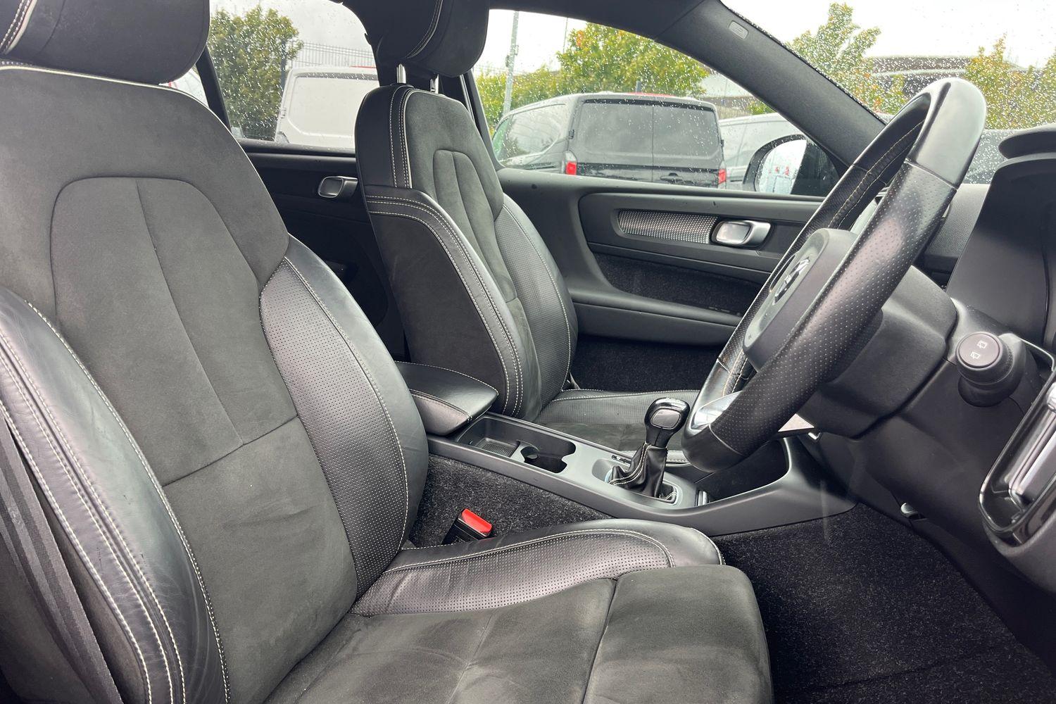 Volvo XC40 Photo 16