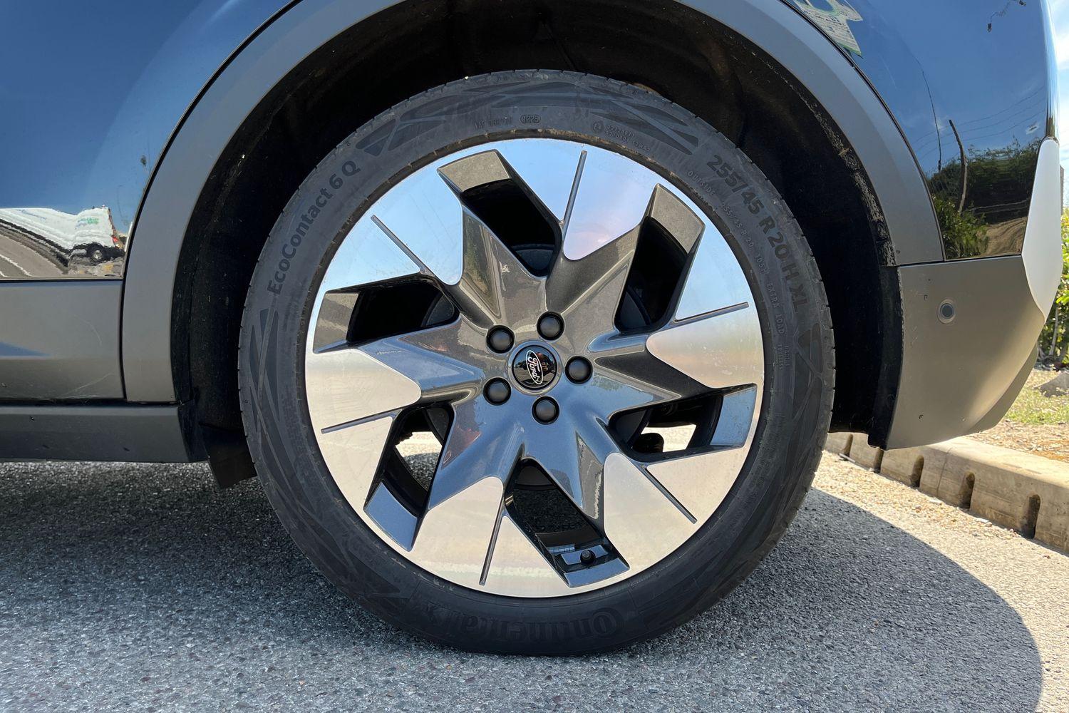 Ford Explorer Photo 21