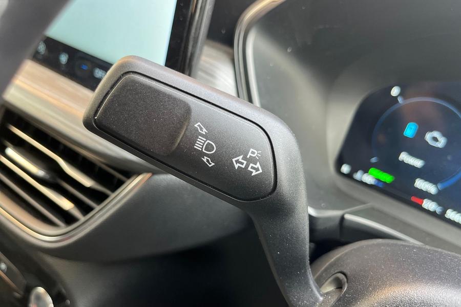 Ford KUGA Photo autoimg-01b016050be6df7eaff74310c0acf3531cdbc4ae.jpg