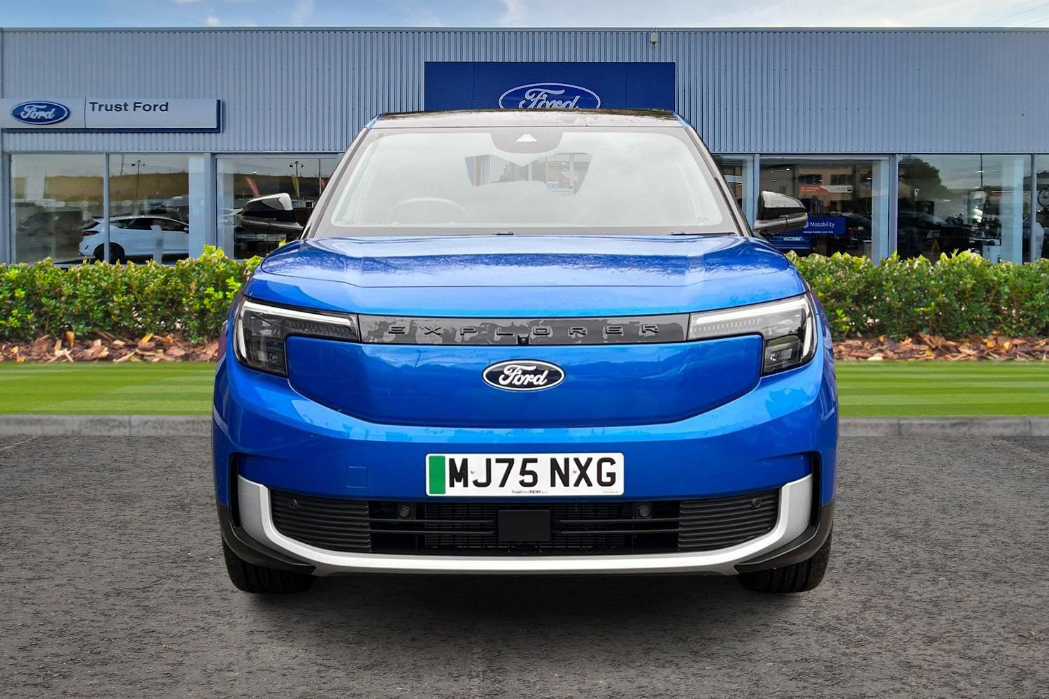 Ford Explorer Photo 5
