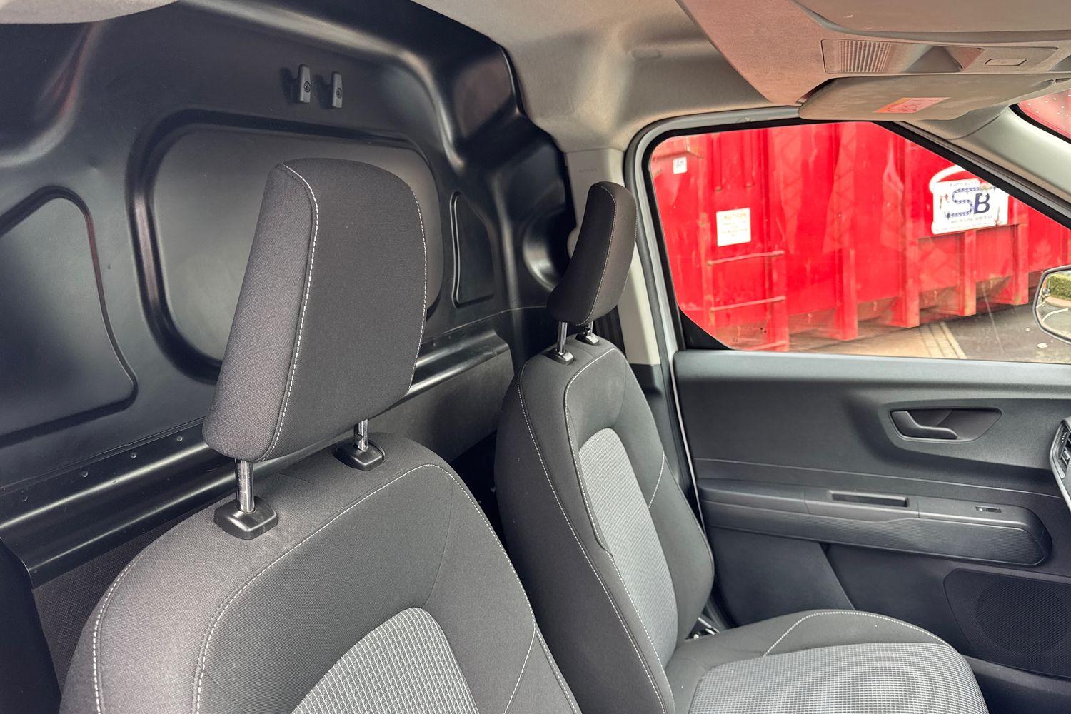 Ford TRANSIT COURIER Photo 25