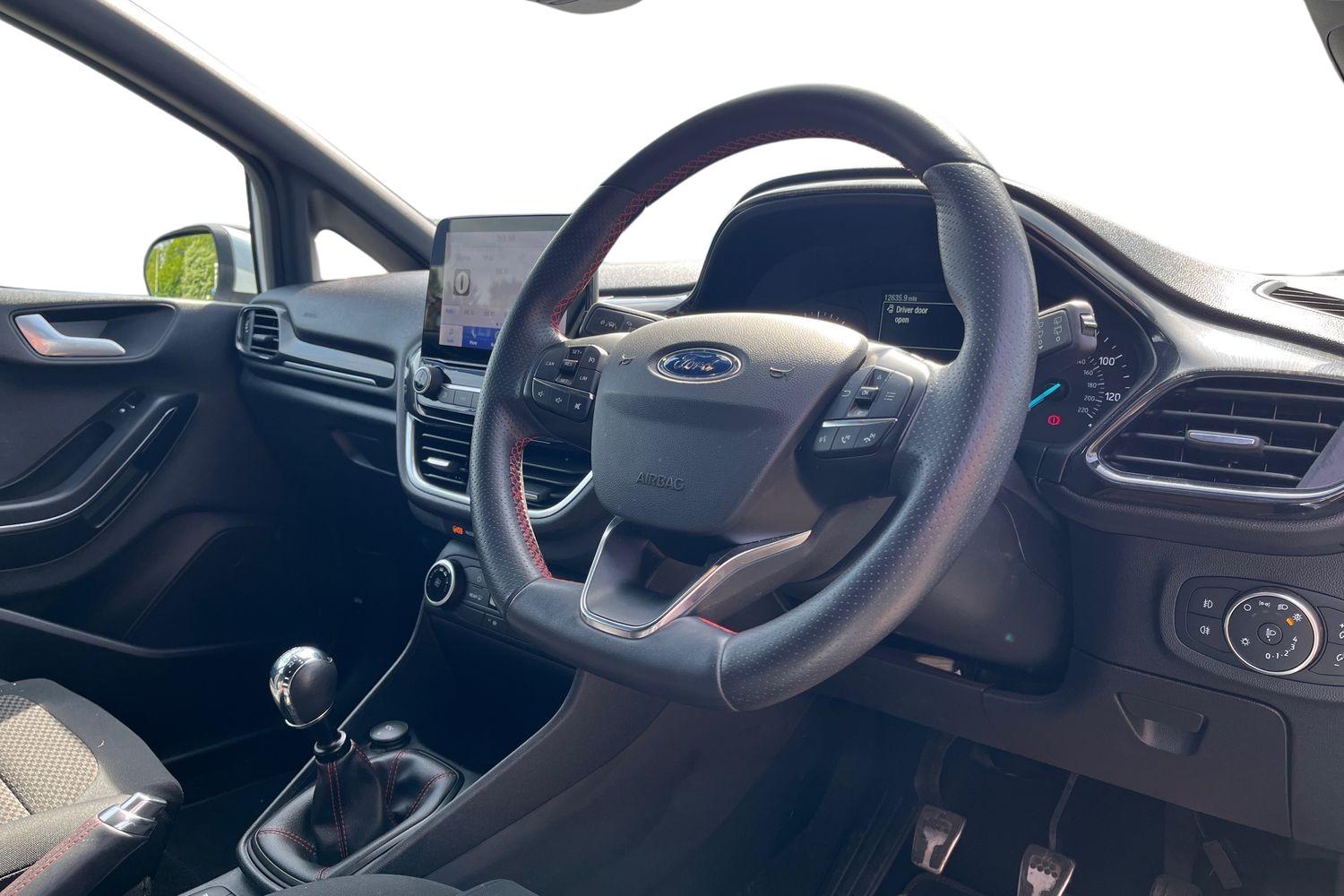 Ford FIESTA Photo 8