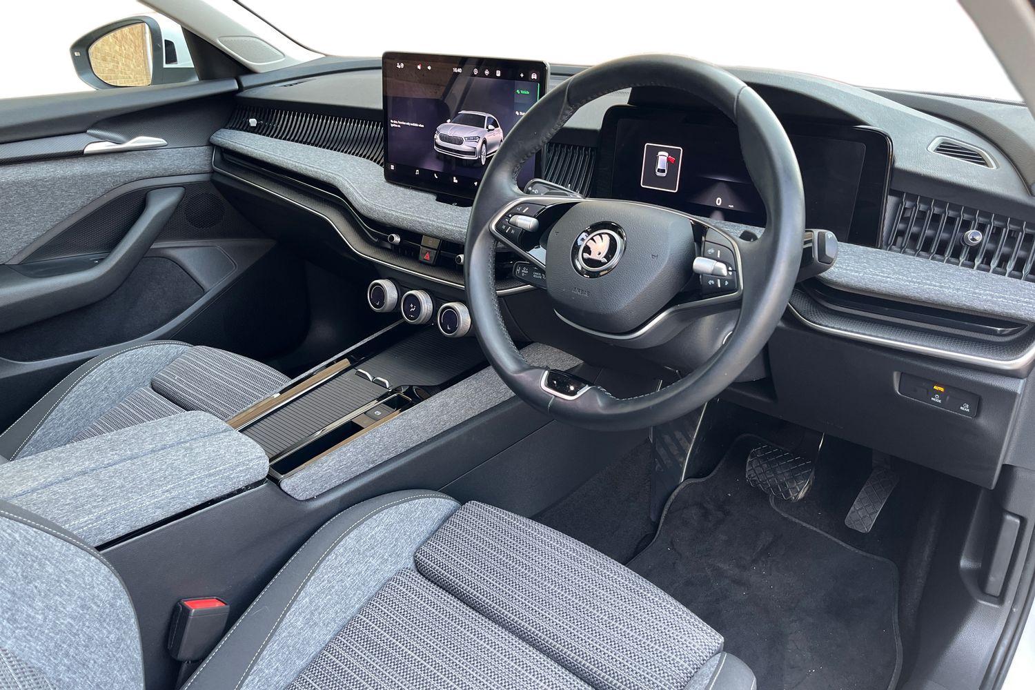 Skoda SUPERB Photo 8