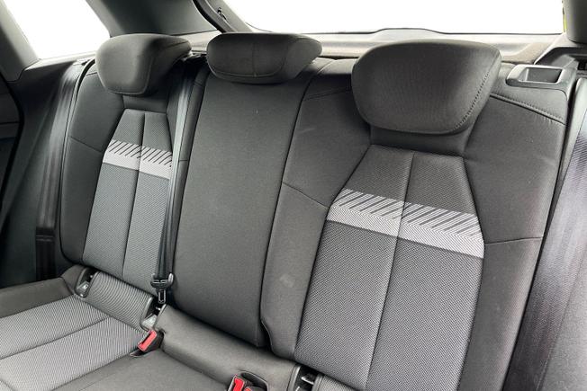 AUDI Q4 e-tron Photo 9