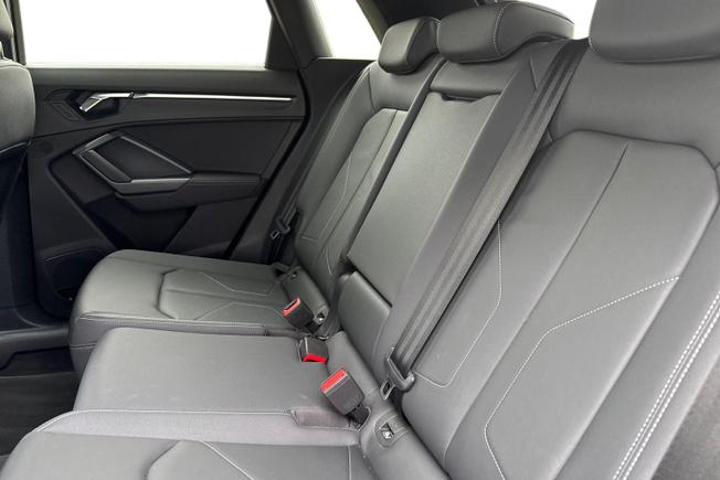 AUDI Q3 Photo 9