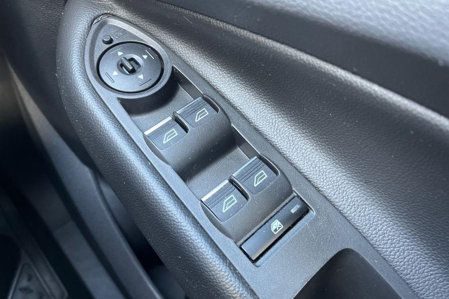 Ford KUGA Photo autoimg-01d59fbfca6ff24ed91430fd388da7bde29d05ae.jpg