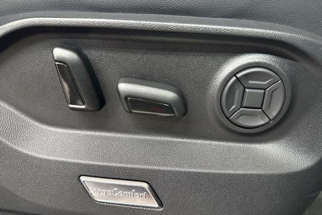 VOLKSWAGEN Touareg Photo 28