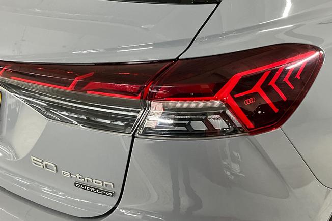 Audi Q4 E-Tron Photo 18