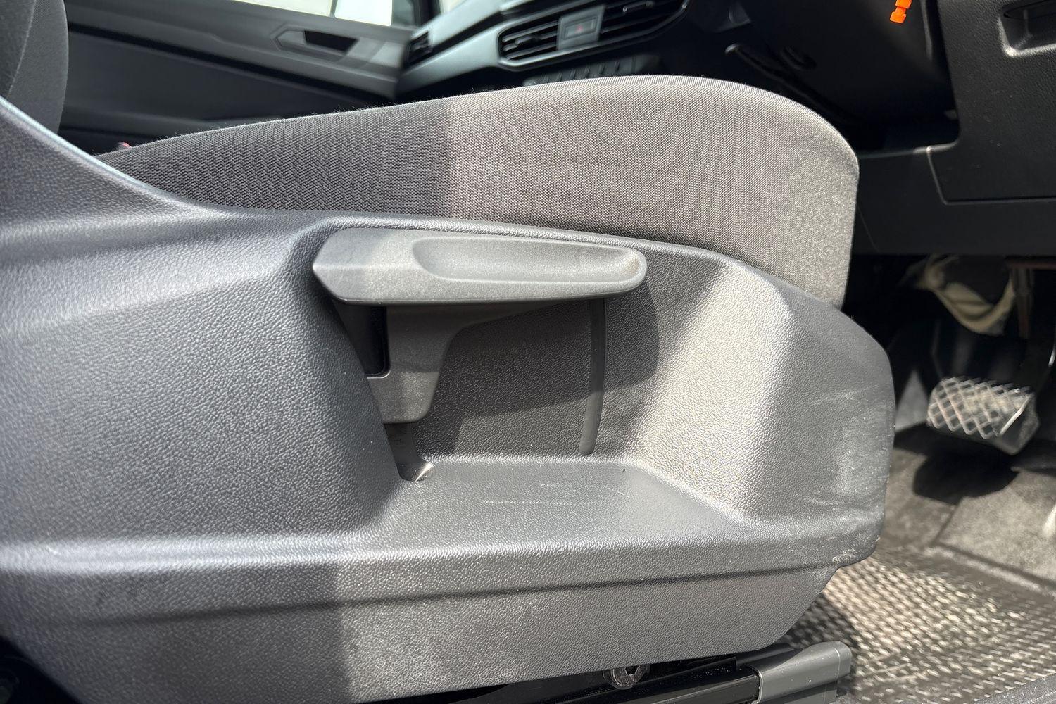 Ford TRANSIT CONNECT Photo 16