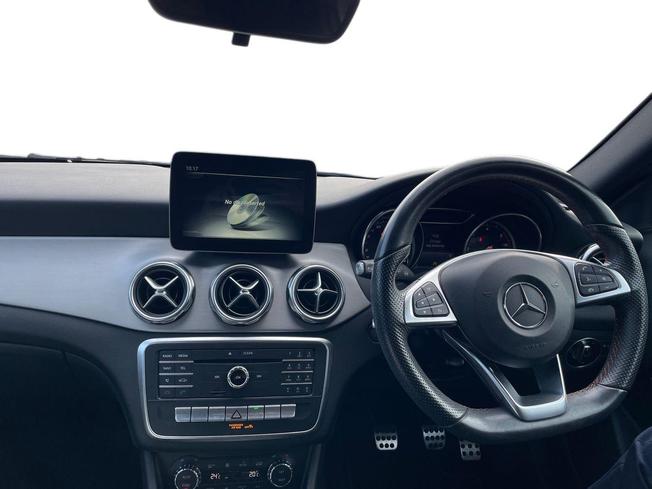MERCEDES-BENZ GLA Photo 10