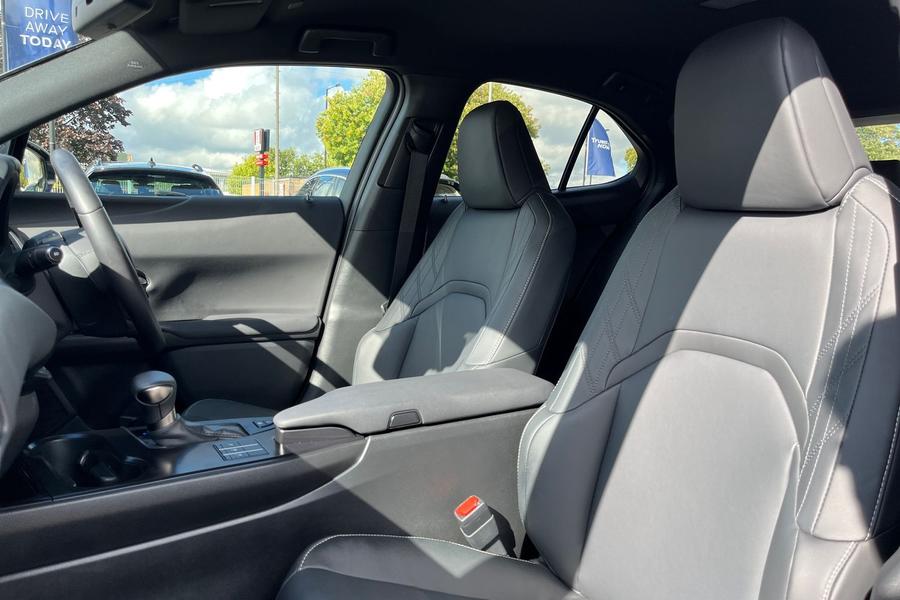 Lexus UX Photo autoimg-01f20028315315c46580e1bbbfb296d6be88f6bb.jpg