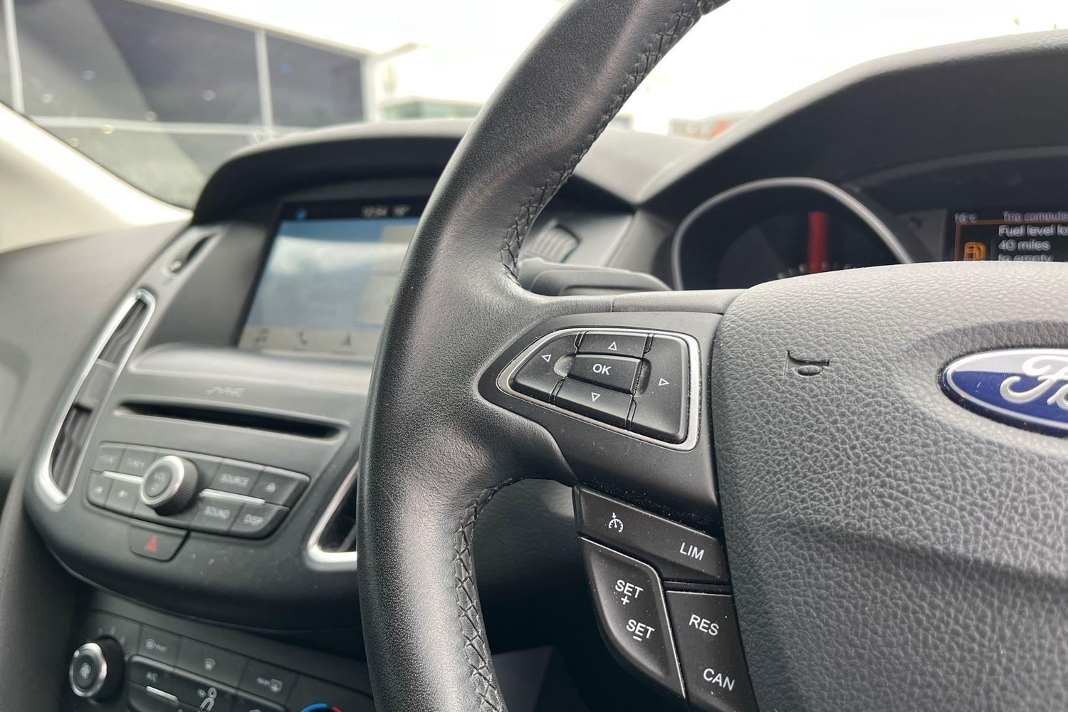 Ford FOCUS Photo 26