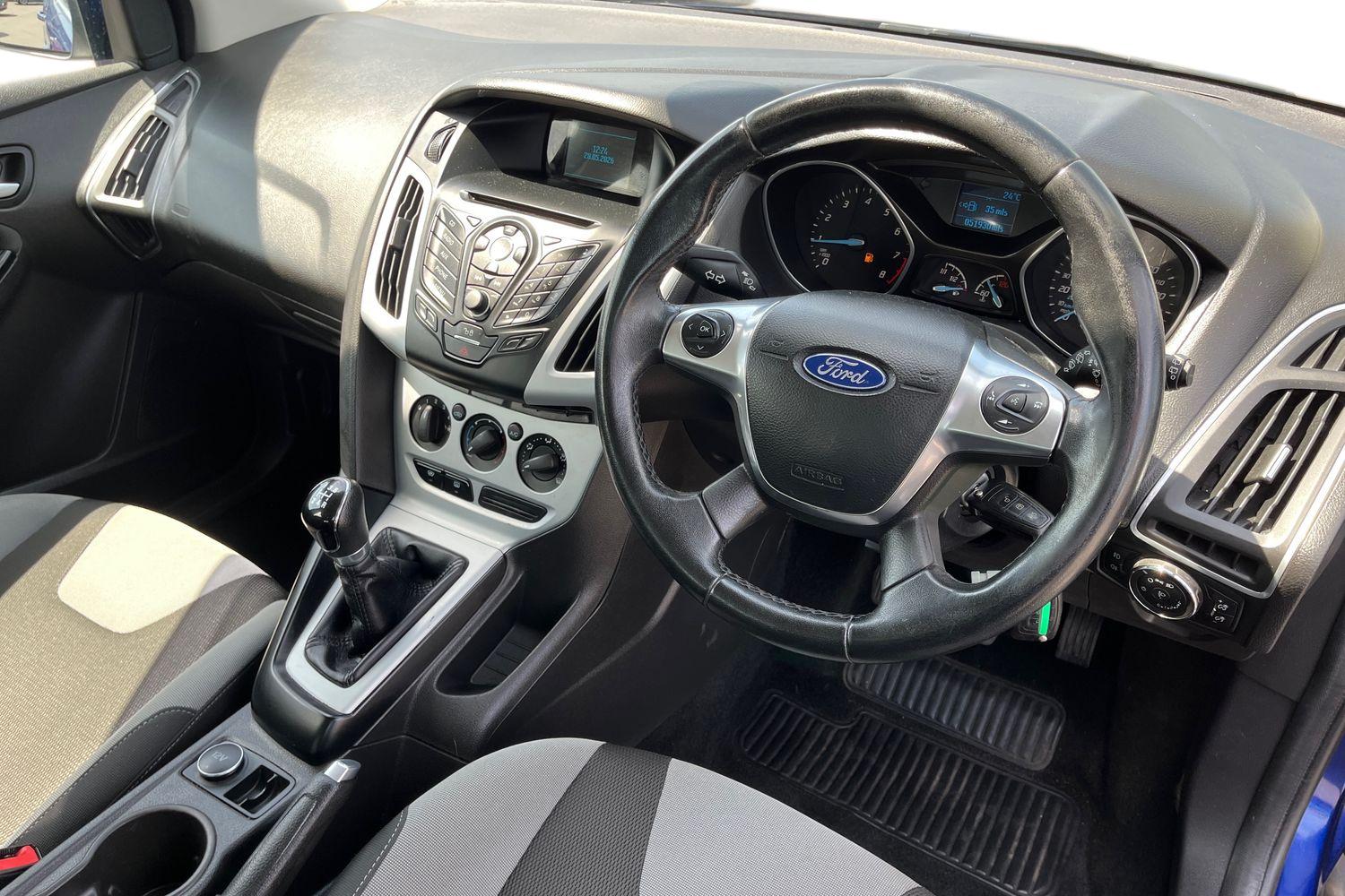 Ford FOCUS Photo 8