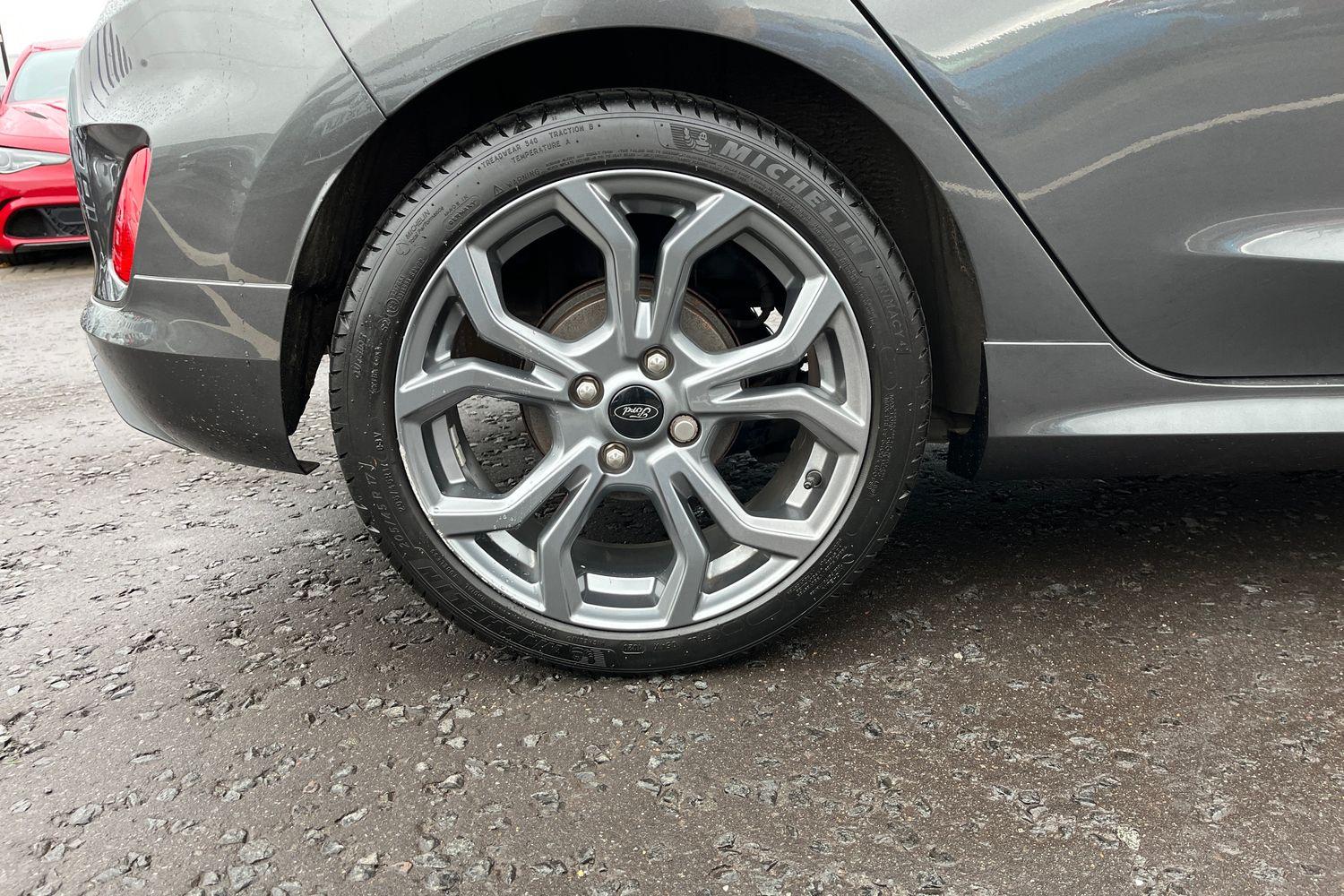 Ford Fiesta Photo 7