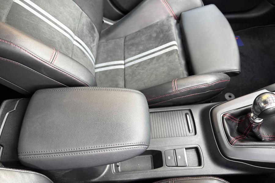 Ford FOCUS Photo autoimg-01fbef55c3870e405463bebbb2dbc15ce82f3b9c.jpg