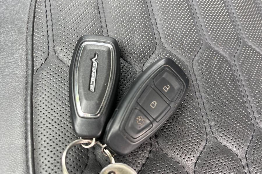 Ford KUGA Photo autoimg-01ff2806d8b2082d18b587e29420f9df91114f2f.jpg