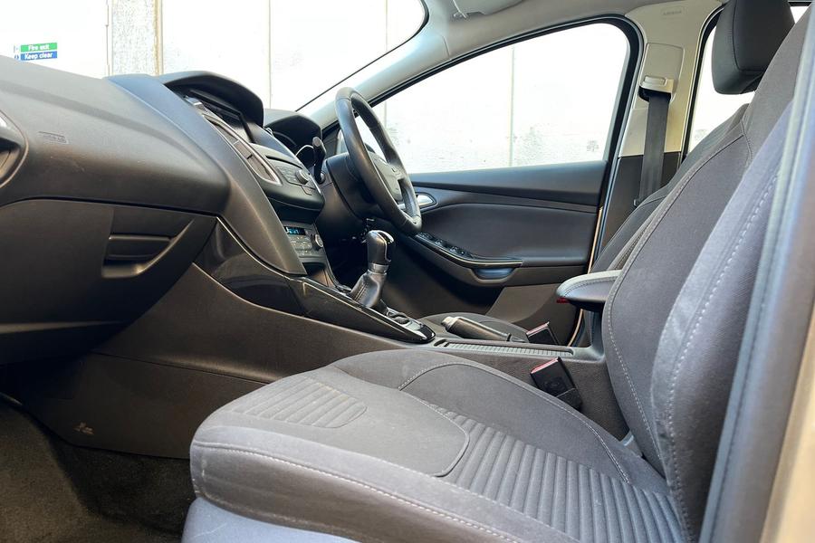 FORD FOCUS Photo autoimg-0200e4e315938f96bd459c1ff70c83c65f0f5e56.jpg