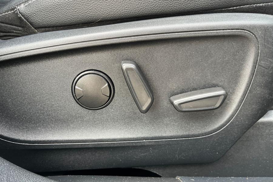 Ford Kuga Photo autoimg-02031776f2dcb19147744e65e263bc1f016637c5.jpg
