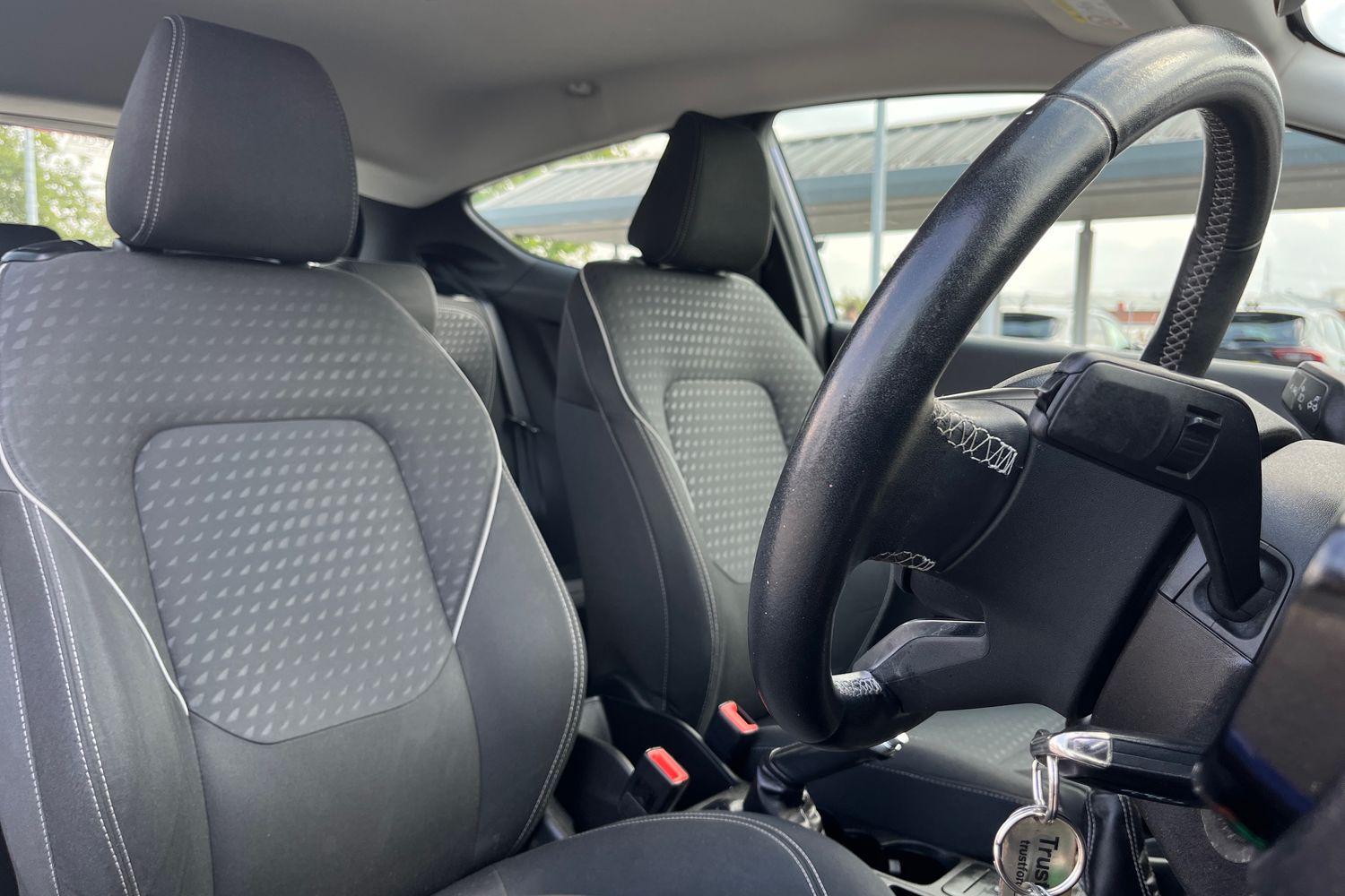 Ford Fiesta Photo 16