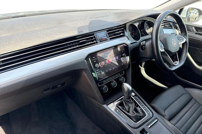 VOLKSWAGEN Passat Photo 2