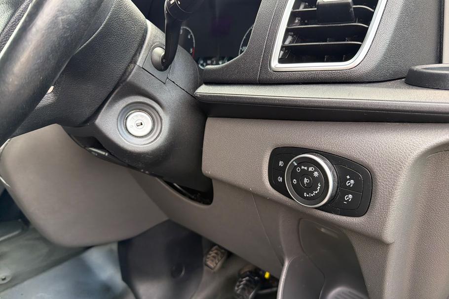 Used Ford TRANSIT CUSTOM YR70YYM 18