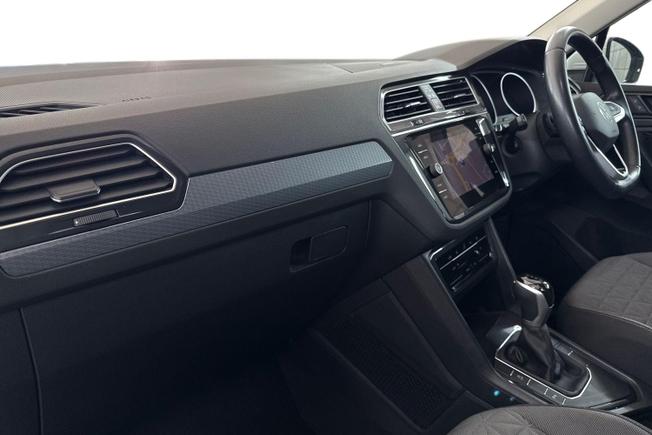 VOLKSWAGEN Tiguan Photo 2