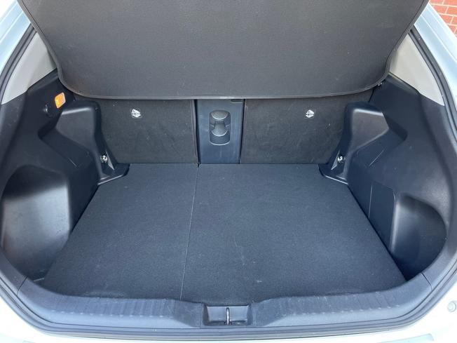 TOYOTA Yaris Cross Photo 12