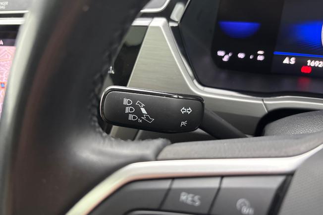 VOLKSWAGEN Touran Photo 25