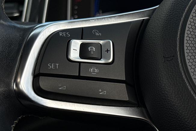 VOLKSWAGEN T-Roc Photo 16