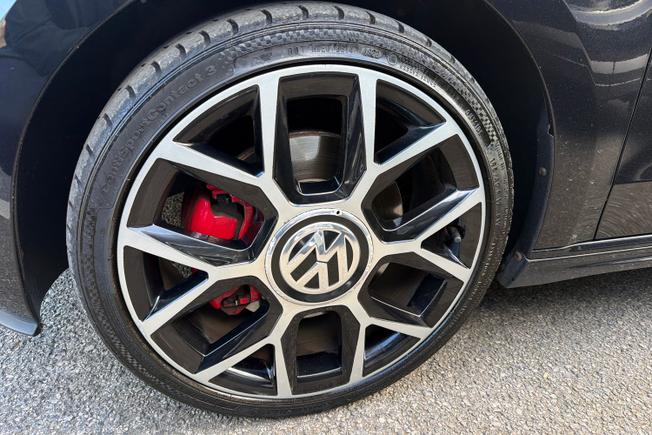 VOLKSWAGEN UP Photo 23