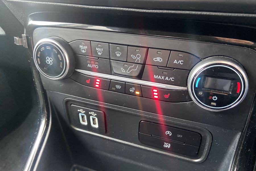Ford ECOSPORT Photo autoimg-0223abc38cb7420328bdd10bac5c57ed83df3d45.jpg