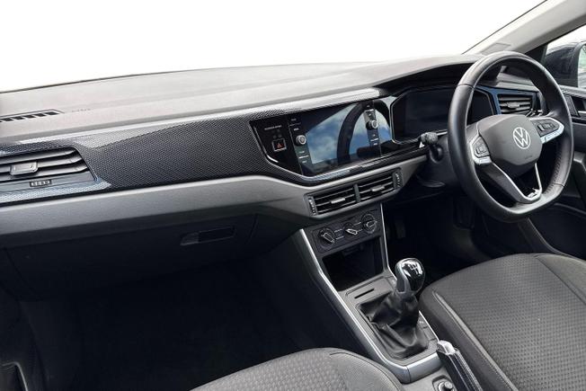 VOLKSWAGEN Taigo Photo 2