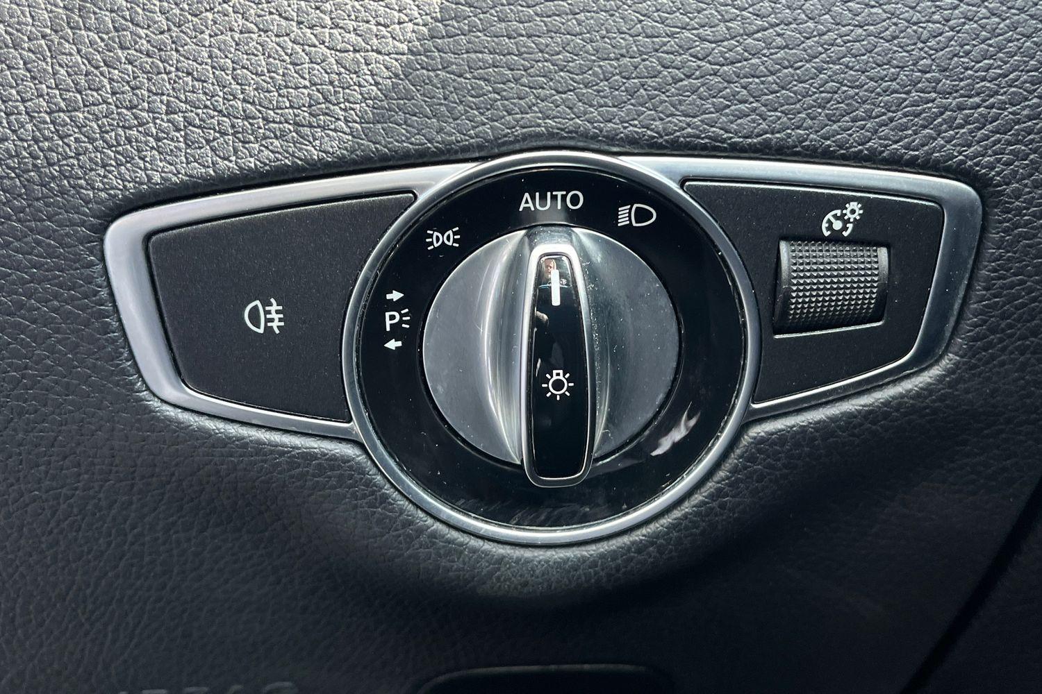 Mercedes-Benz E CLASS Photo 23