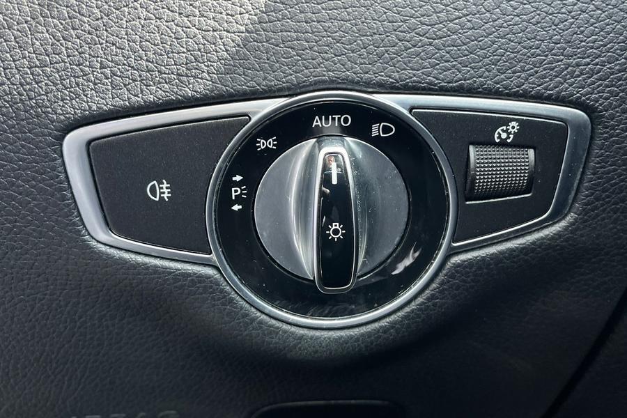 Mercedes-Benz E CLASS Photo autoimg-022b12d3d28705cee19c3519d3cc4da590f84060.jpg