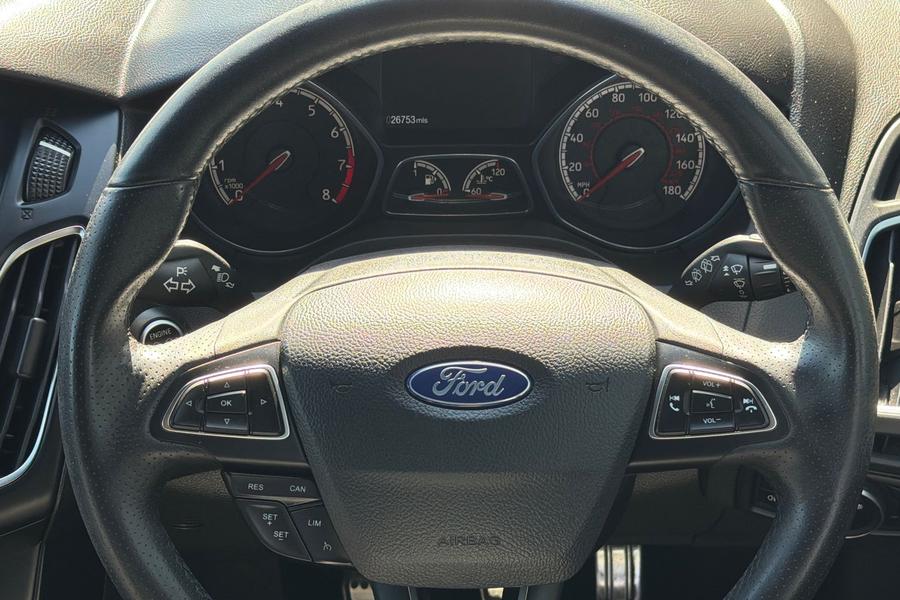 Ford FOCUS Photo autoimg-0236de0da0816120cb2d56cb306d7f5b2b192ec7.jpg