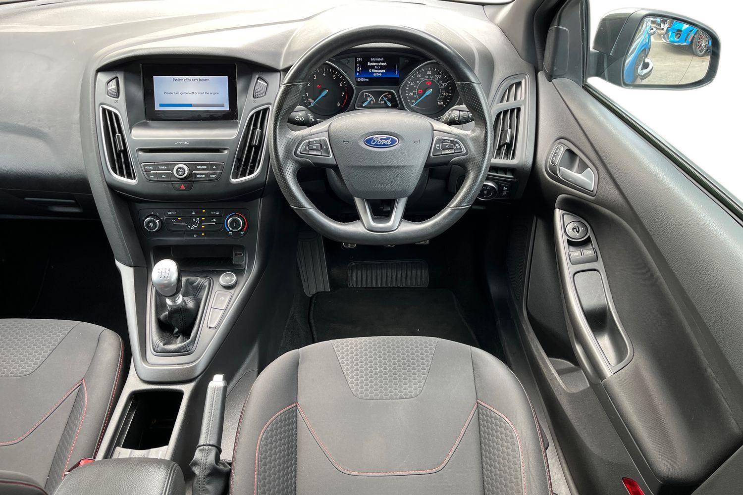 Ford FOCUS Photo 10