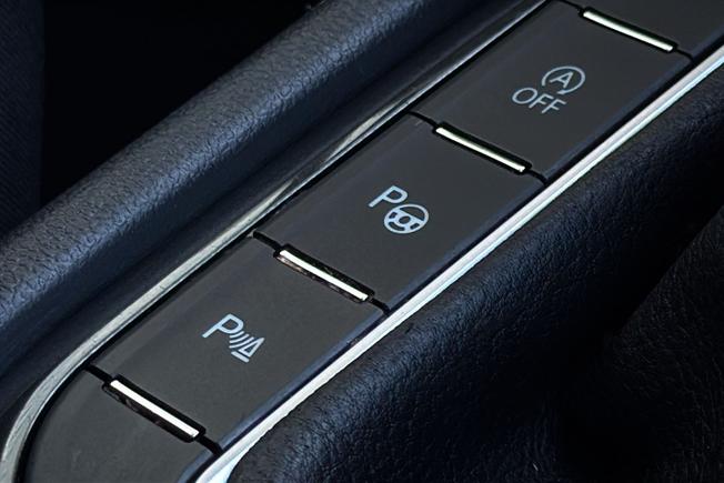 VOLKSWAGEN Tiguan Photo 24