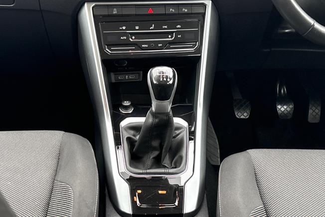 Volkswagen T-ROC Photo 25