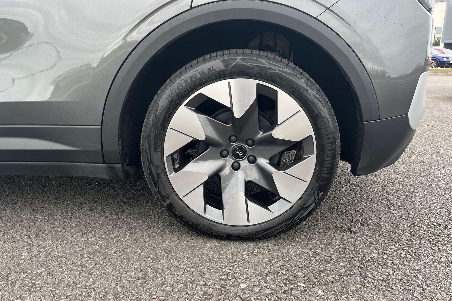 Ford Explorer Photo 7