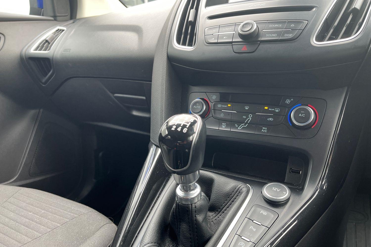 Ford FOCUS Photo 36