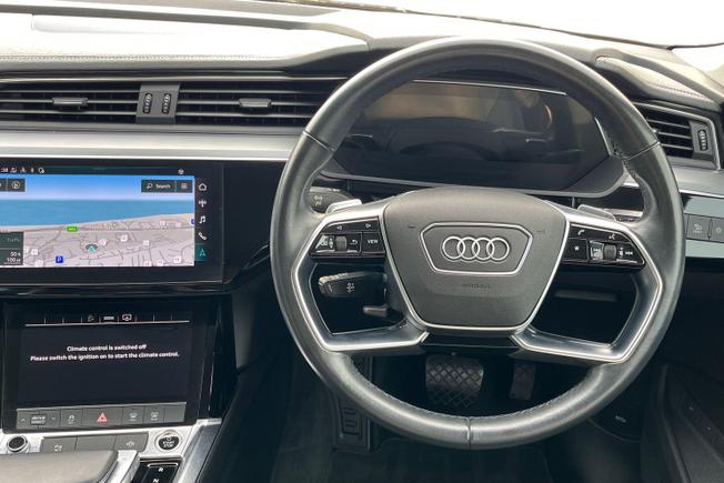 AUDI e-tron Photo 11