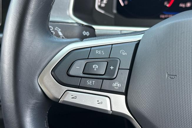 VOLKSWAGEN T-Roc Photo 16