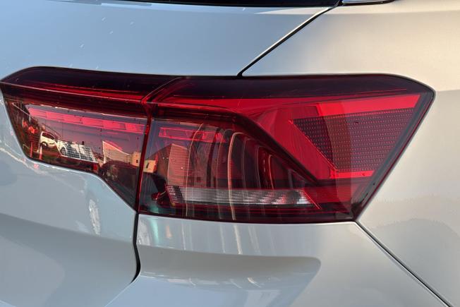VOLKSWAGEN T-Roc Photo 18