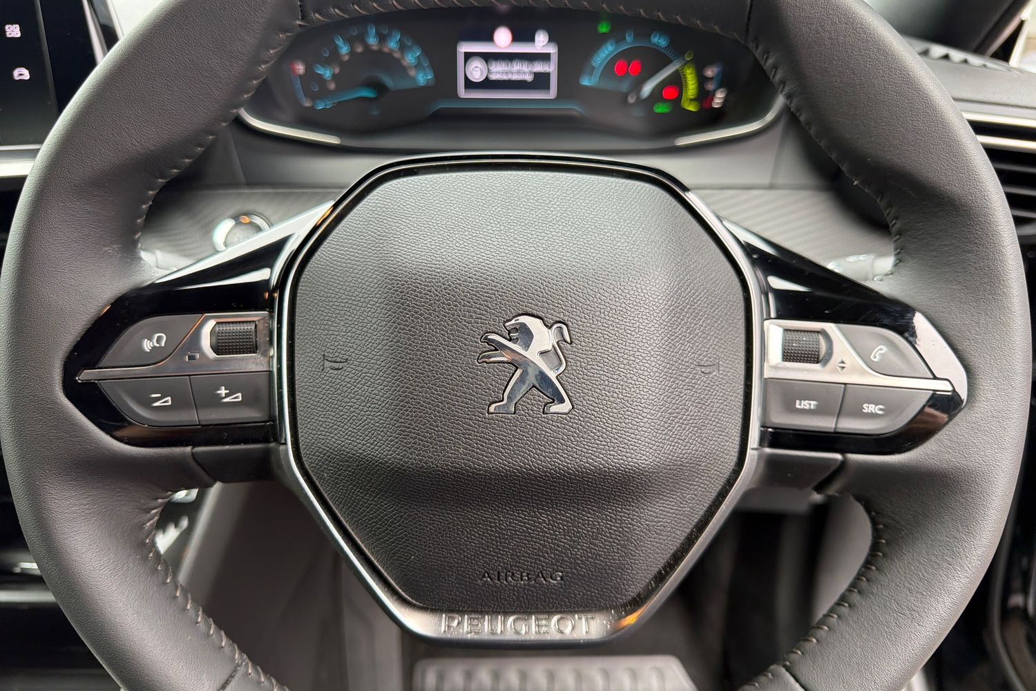 Peugeot E-2008 Photo 32