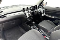 SUZUKI Swift Photo 2