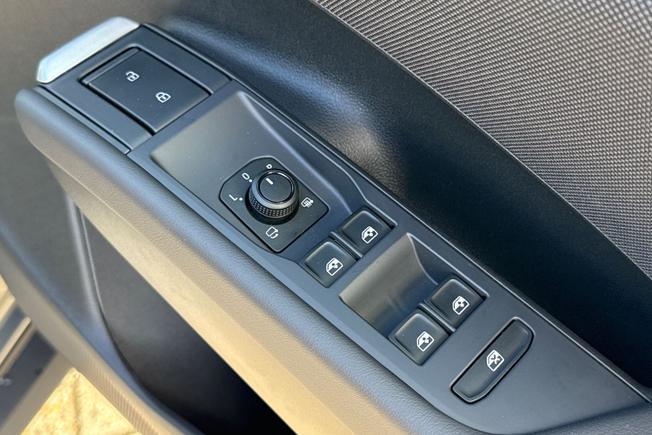 VOLKSWAGEN T-Roc Photo 34
