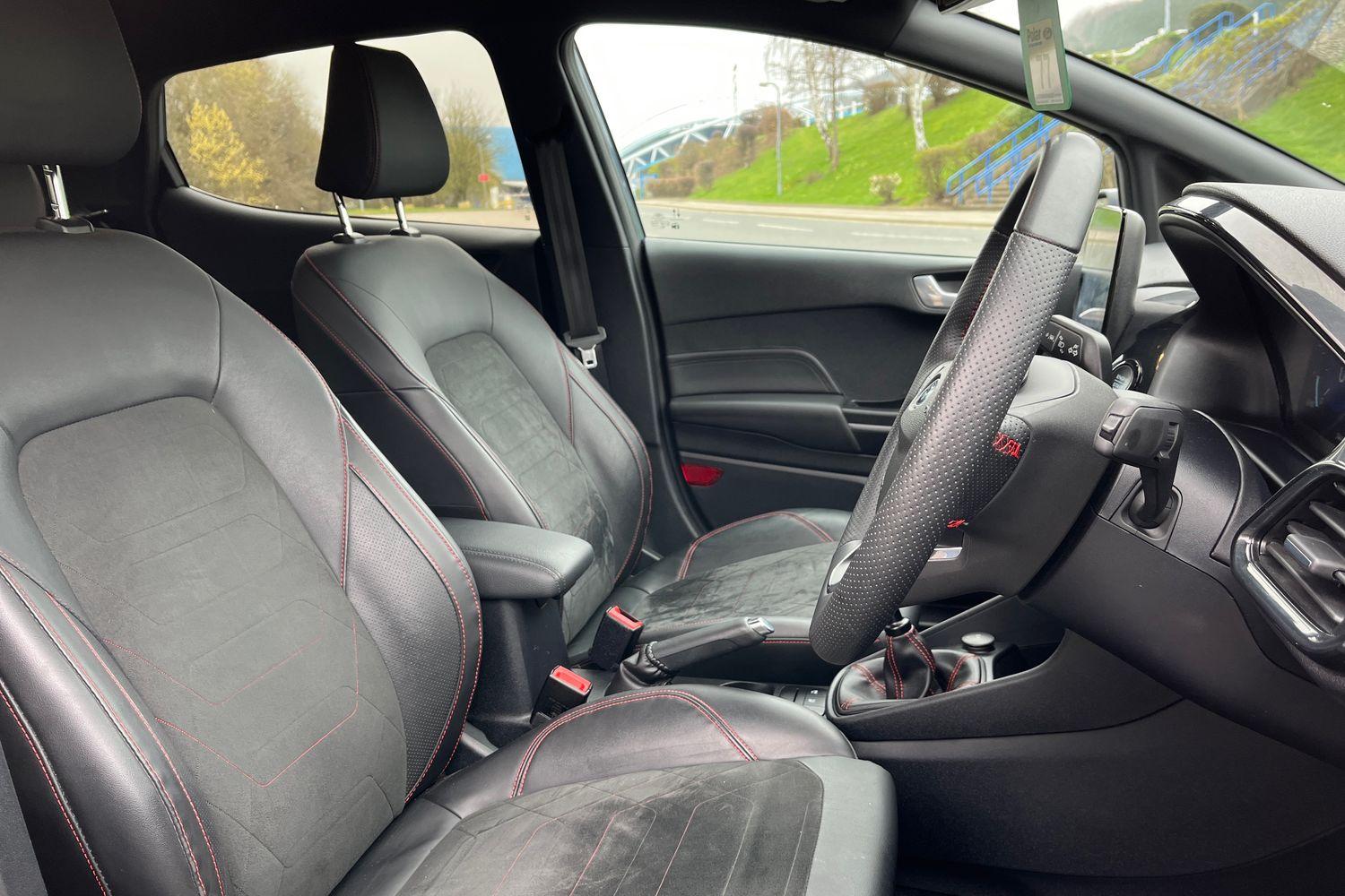 Ford FIESTA Photo 16